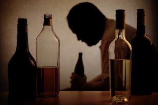   Умеренное употребление алкоголя не снизило риск инфаркта и инсульта 