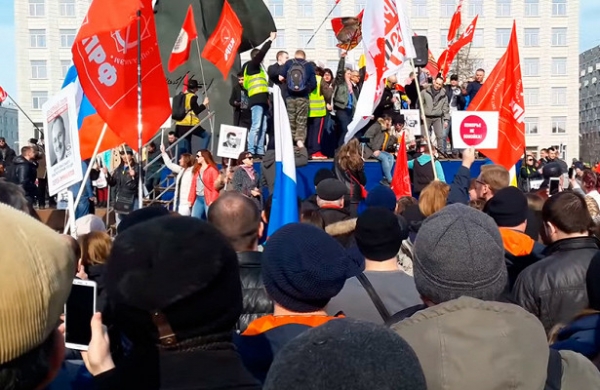 <br />
В Архангельске тысячи человек вышли на несанкционированный митинг против строительства мусорного полигона<br />
